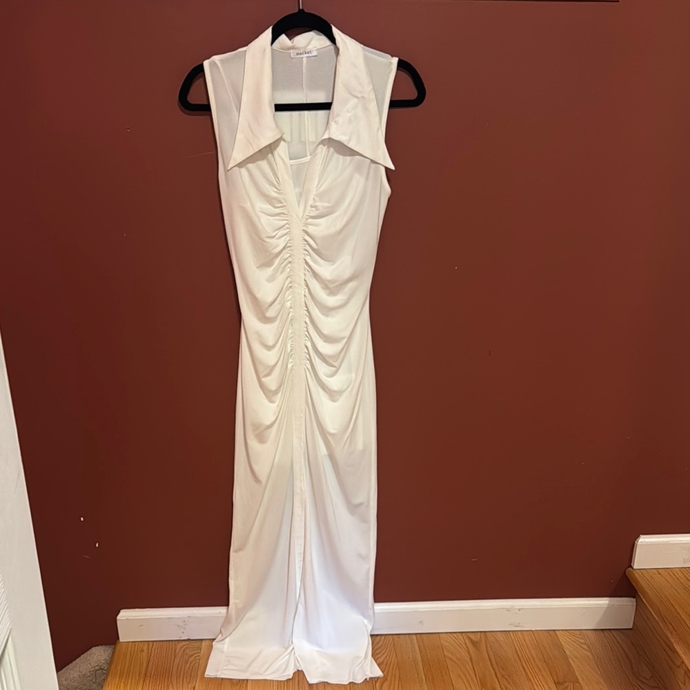 Elegant White Sleeveless Dress, lined, gorgeous fit if you have a nice figure